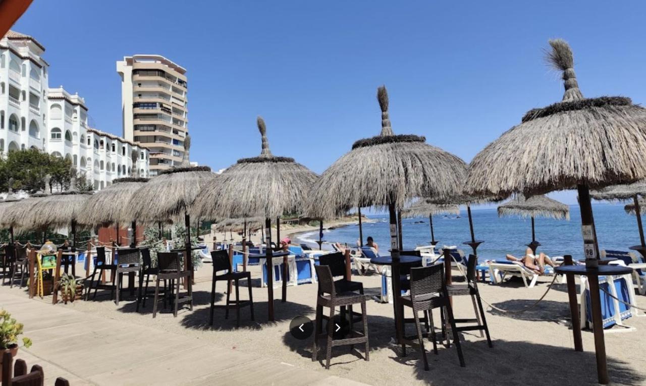 Apartment Aguamarina On The Beach Front Málaga Exterior foto