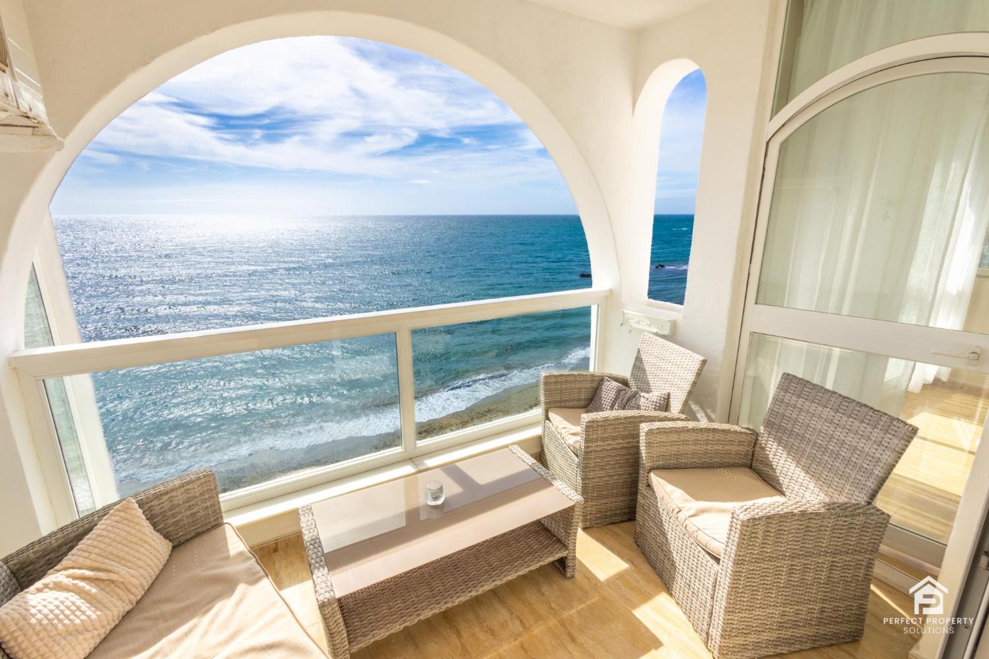Apartment Aguamarina On The Beach Front Málaga Exterior foto